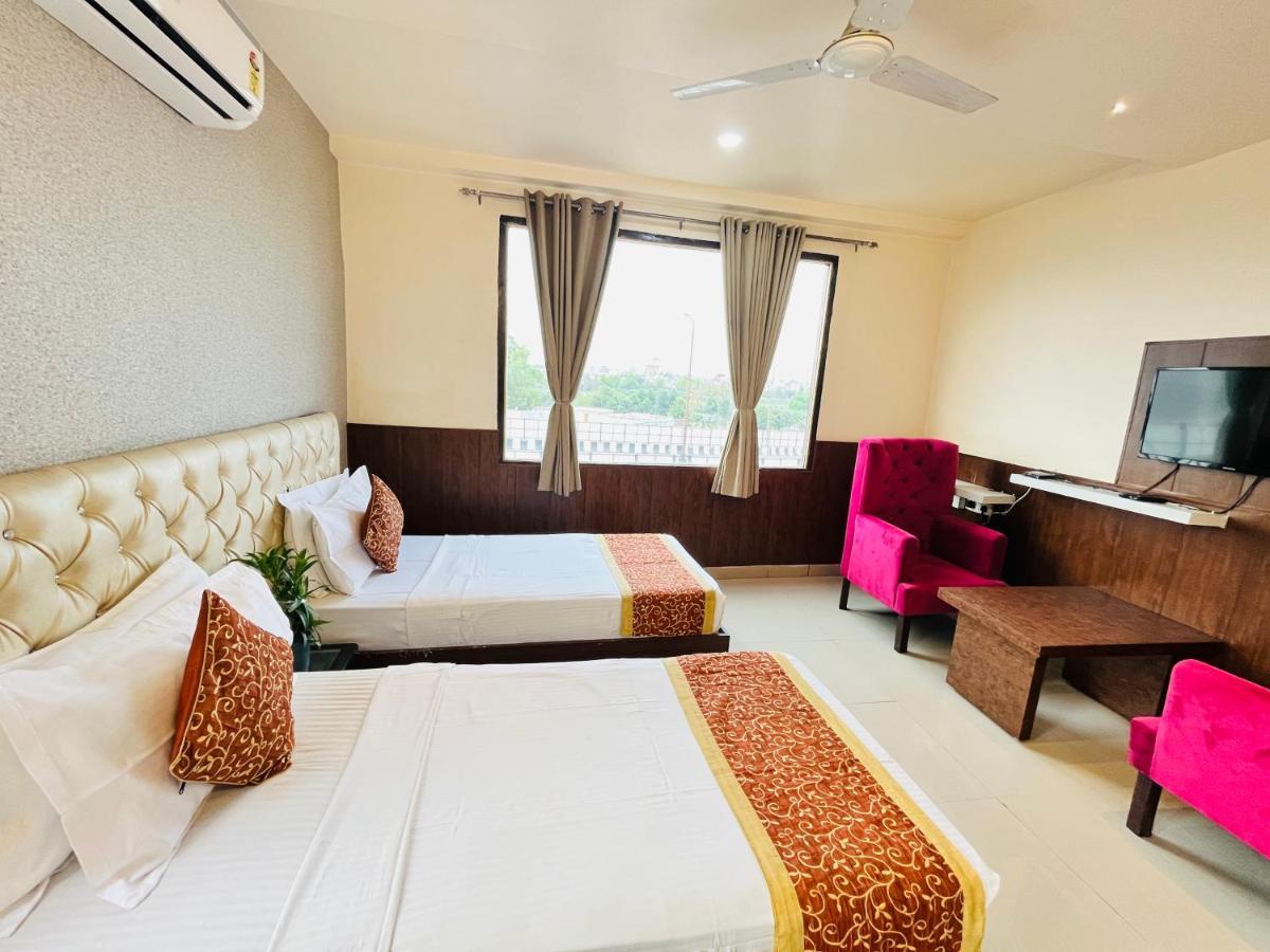 Hotel The Leaf - Gomti Nagar Λάκναου Εξωτερικό φωτογραφία