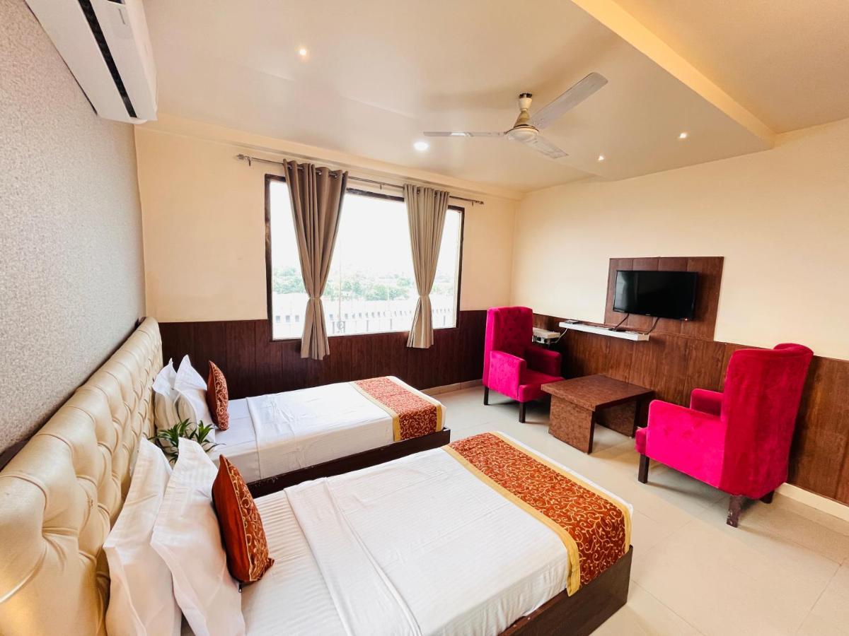 Hotel The Leaf - Gomti Nagar Λάκναου Εξωτερικό φωτογραφία