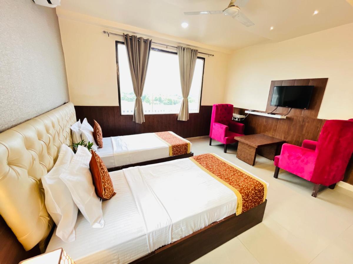 Hotel The Leaf - Gomti Nagar Λάκναου Εξωτερικό φωτογραφία